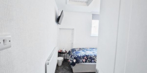 Single Room in Modern House near Nottingham